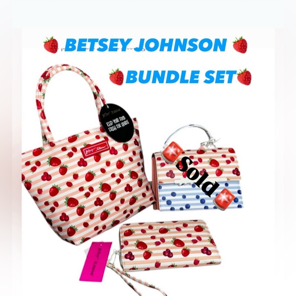 🍓2 BUNDLE🍓Betsey Johnson Strawberry 🍓Print Women's Bag Set ❌❌ NO OFFERS❌❌